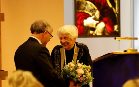 Goldenes Kronenkreuz der Diakonie verliehen